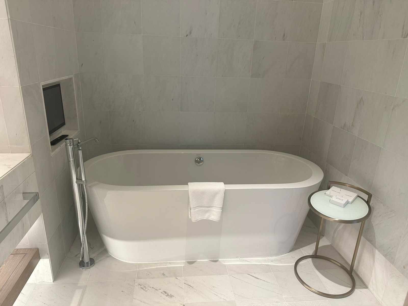 FIVE LUXE